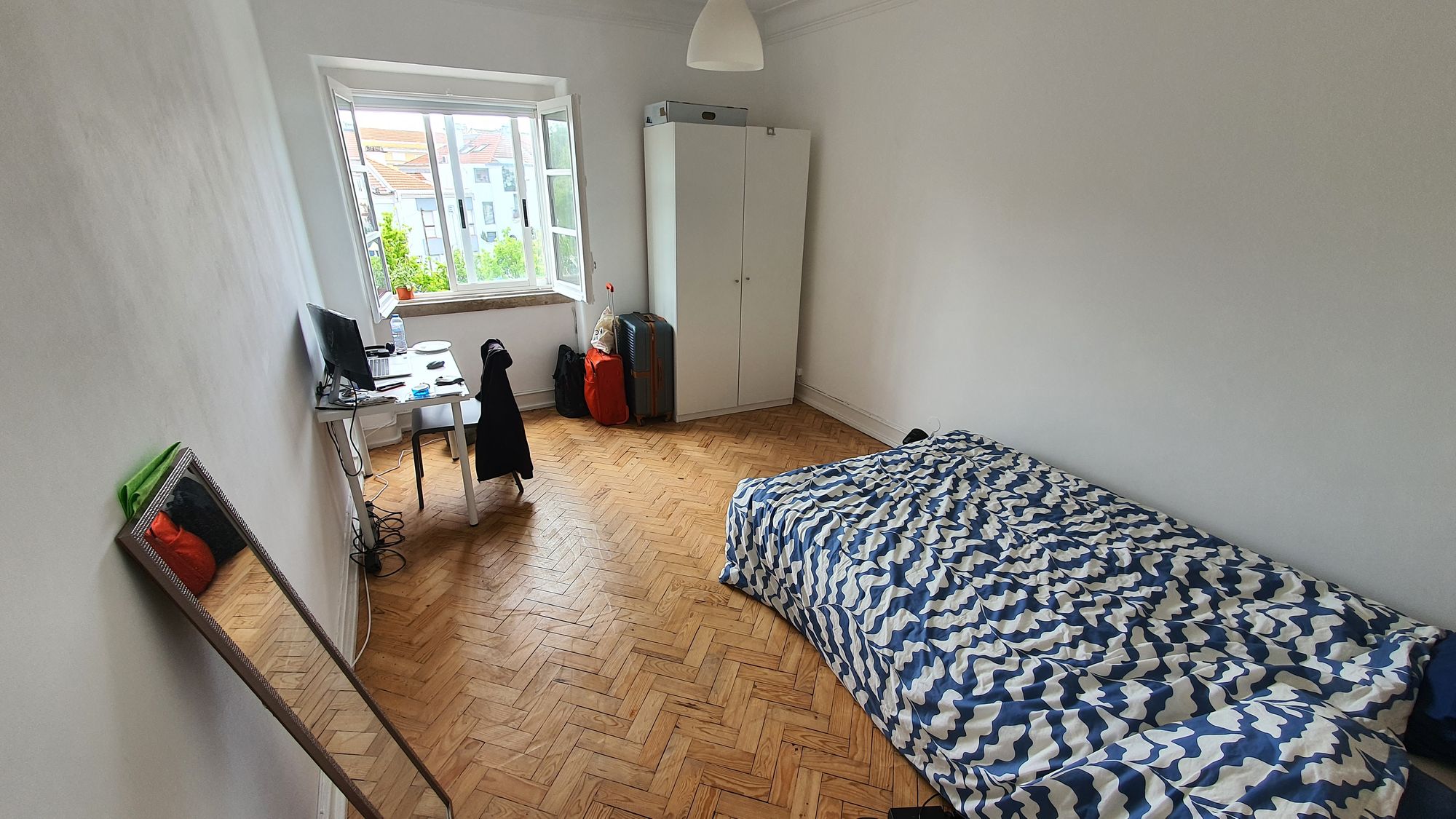 Big room to rent in Areeiro, Lisboa