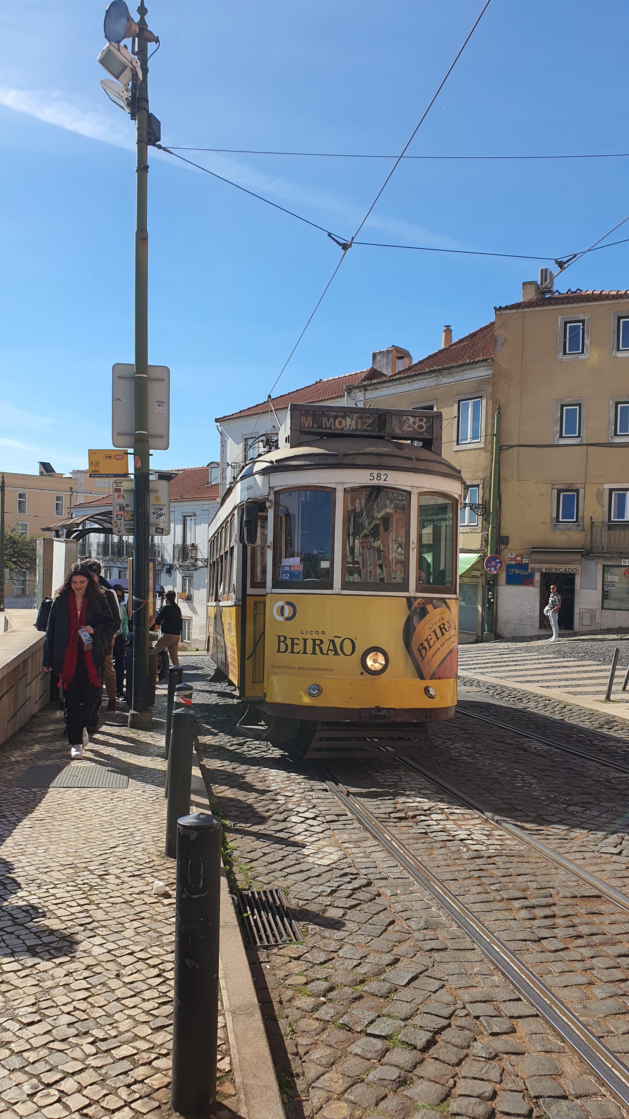 Tranvía común en Lisboa, Portugal