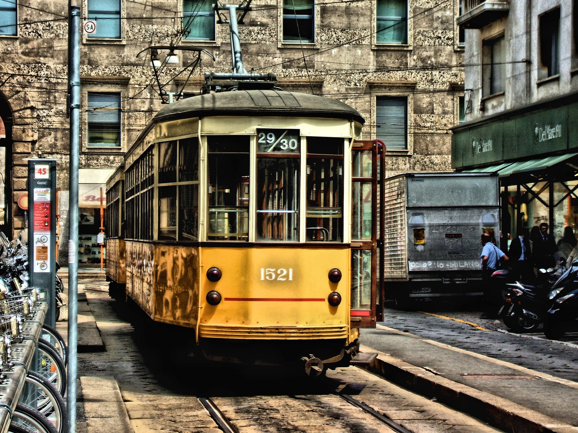 Photograph of a yellow tram in Milan (by PickPik)